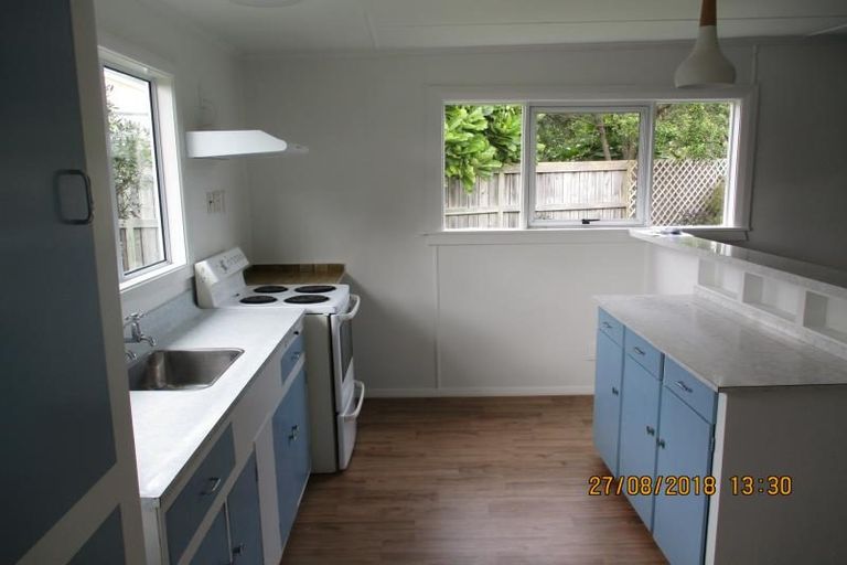 Photo of property in 25 Heperi Street, Waikanae Beach, Waikanae, 5036