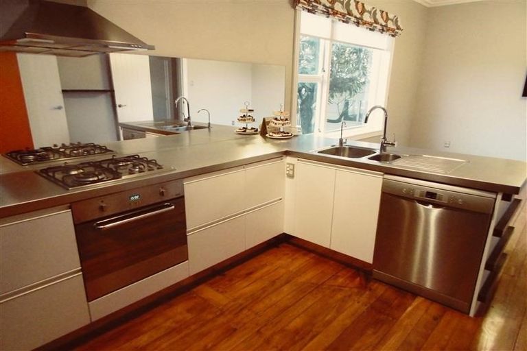 Photo of property in 16 Cutfield Road, New Plymouth, 4310