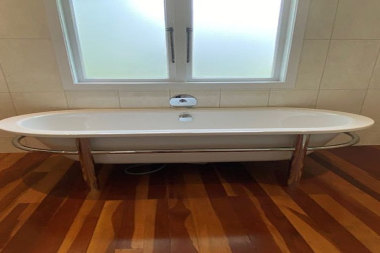 Photo of property in 26 West Lynn Road, Titirangi, Auckland, 0604