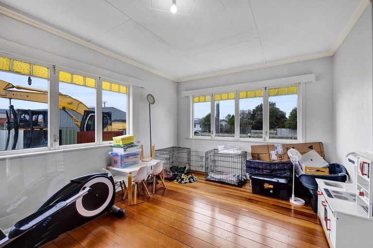 Photo of property in 196 Bridge Street, Eltham, 4322