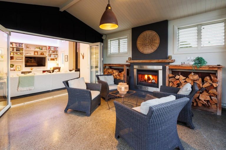 Photo of property in 5 Fairway Grove, Hokowhitu, Palmerston North, 4410