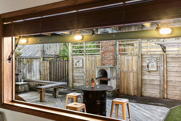 Photo of property in 100 Heta Road, Highlands Park, New Plymouth, 4312