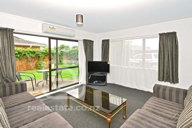 Photo of property in 2/10 Airfield Road, Takanini, 2112
