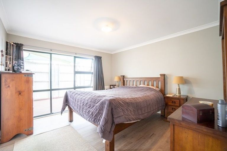 Photo of property in 45 Dalfield Place, Highbury, Palmerston North, 4412