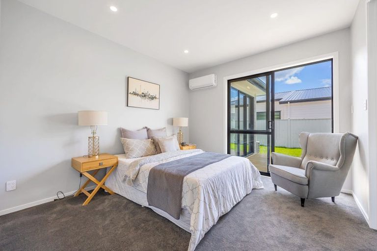 Photo of property in 14 Madden Avenue, Kumeu, 0810