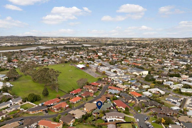 Photo of property in 2/6 Annette Avenue, Te Atatu South, Auckland, 0610