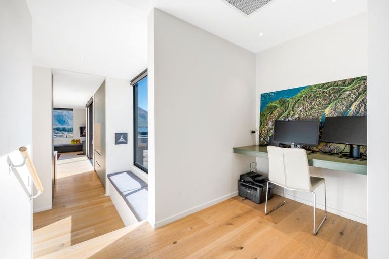 Photo of property in 6 Akitu Rise, Wanaka, 9305