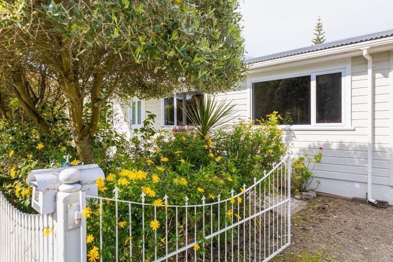 Photo of property in 15 Bluegum Road, Paraparaumu Beach, Paraparaumu, 5032
