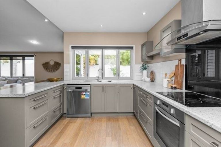 Photo of property in 2 Edwards Street, Frimley, Hastings, 4120