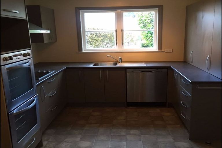 Photo of property in 136 Wyndham Road, Pinehaven, Upper Hutt, 5019