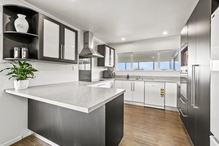 Photo of property in 26 Heta Road, Highlands Park, New Plymouth, 4312