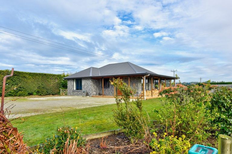 Photo of property in 176 Seaward Road, Edendale, 9825