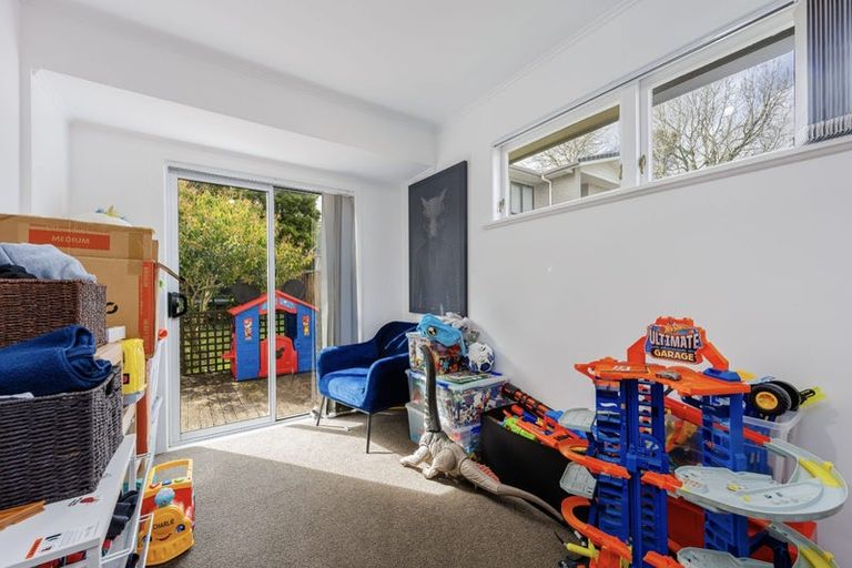 Photo of property in 9 Grimshaw Place, Henderson, Auckland, 0612