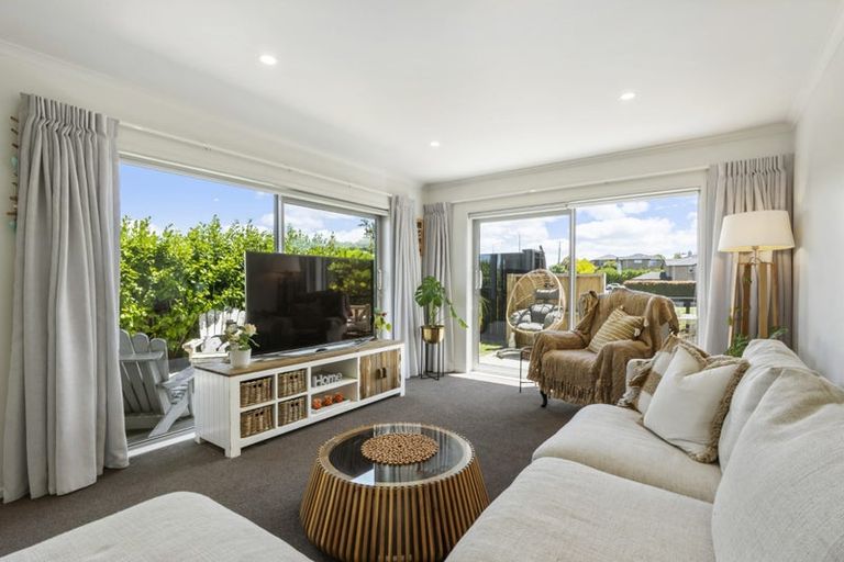 Photo of property in 17 Karauria Lane, Orewa, 0931