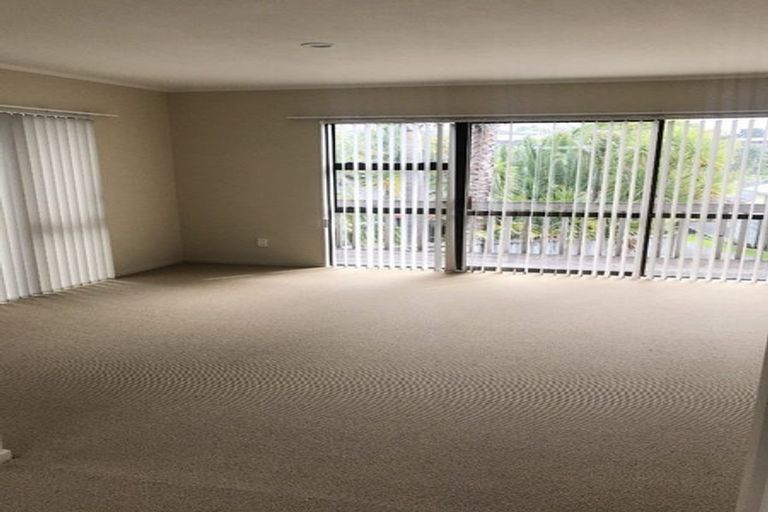 Photo of property in 1/1 Bass Street, West Harbour, Auckland, 0618