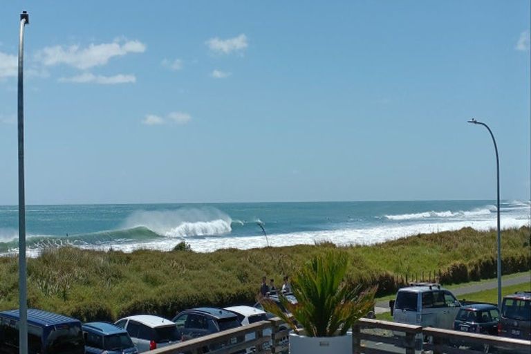 Photo of property in Weekeston Apartments, 2 Nobs Line, Strandon, New Plymouth, 4312