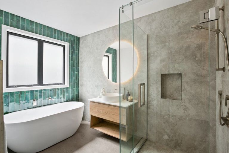 Photo of property in 6e Burns Street, Westown, New Plymouth, 4310