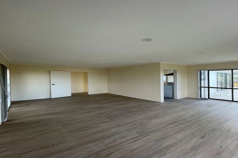 Photo of property in 21 Rhinevale Close, Henderson, Auckland, 0612