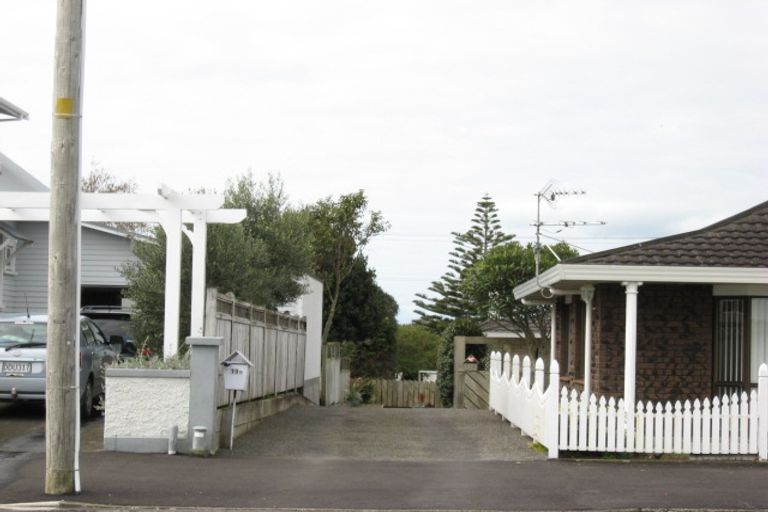 Photo of property in 19b Paynters Avenue, Strandon, New Plymouth, 4312