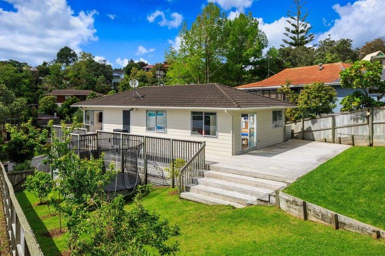 Photo of property in 17 Malters Place, Browns Bay, Auckland, 0630