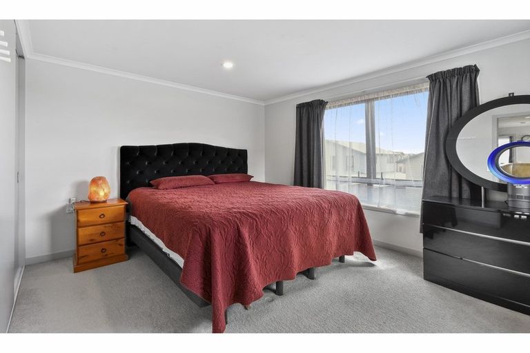 Photo of property in 12 Kuparu Street, Weymouth, Auckland, 2103