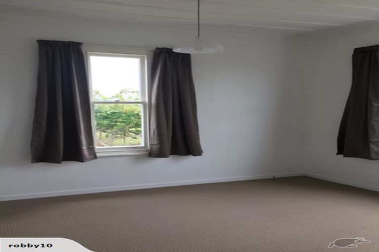 Photo of property in 19 Colombo Road, Waiuku, 2123