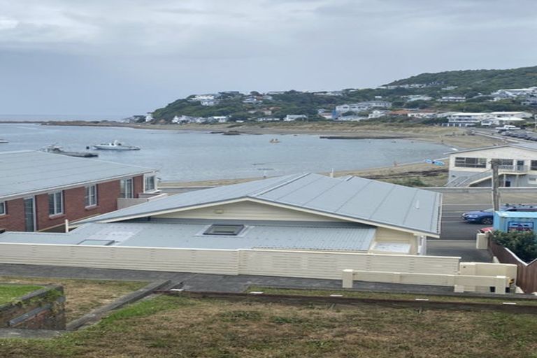 Photo of property in 230 The Esplanade, Island Bay, Wellington, 6023