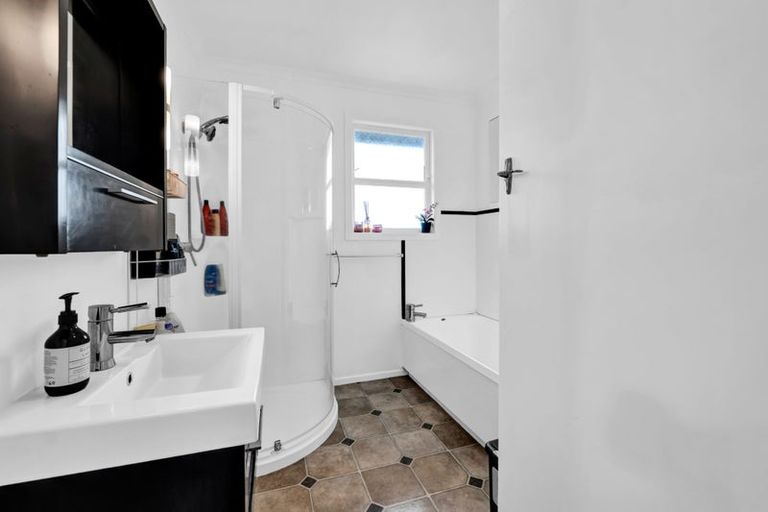 Photo of property in 19 Dives Avenue, Hawera, 4610