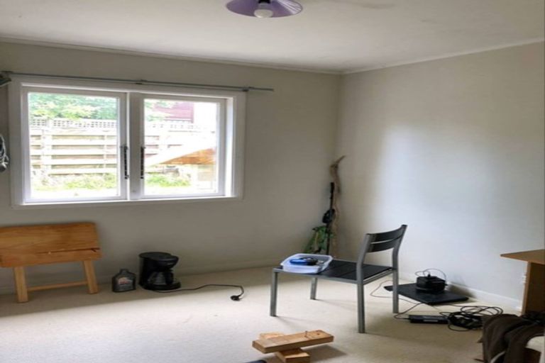 Photo of property in 39 Raleigh Road, Northcote, Auckland, 0627