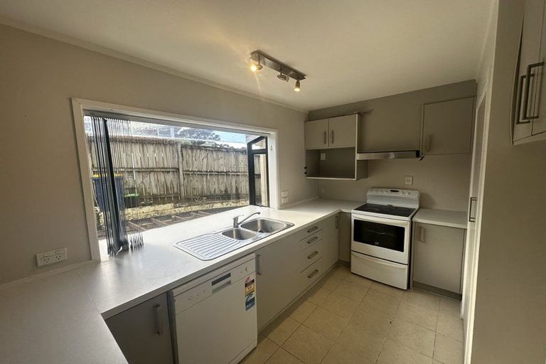 Photo of property in 2/92 Manuka Road, Glenfield, Auckland, 0629