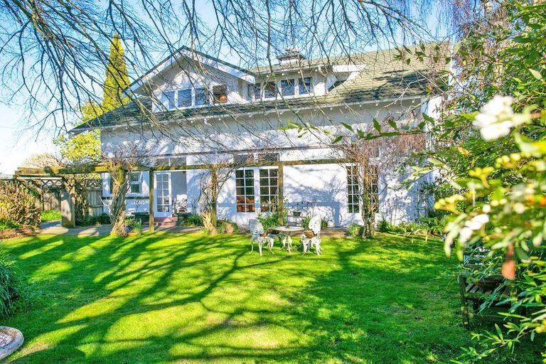 Photo of property in 92 Hall Street, Cambridge, 3434