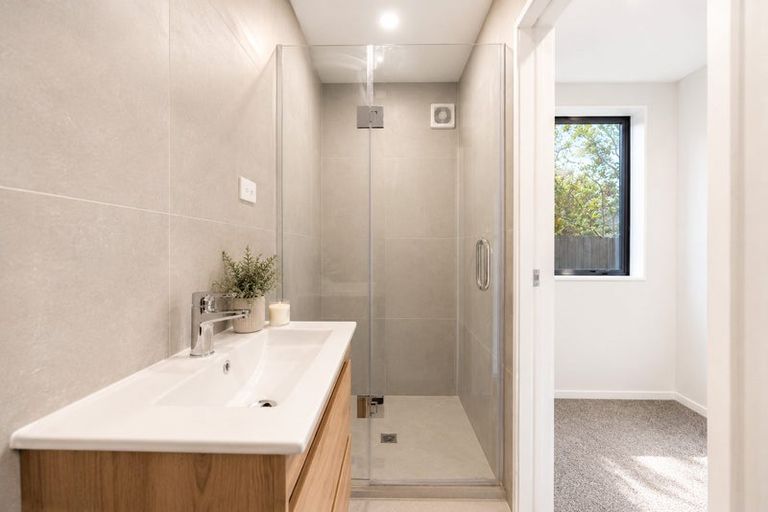 Photo of property in 4202d Great North Road, Glendene, Auckland, 0602