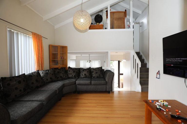 Photo of property in 91 Everglade Drive, Totara Heights, Auckland, 2105