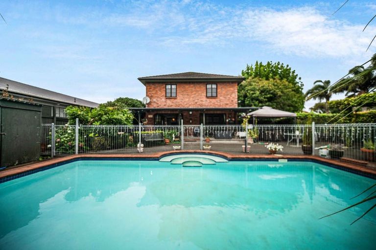 Photo of property in 16 Len Garlick Place, Pahurehure, Papakura, 2113