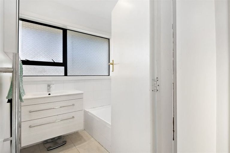 Photo of property in 38 Charlcott Street, Burnside, Christchurch, 8053