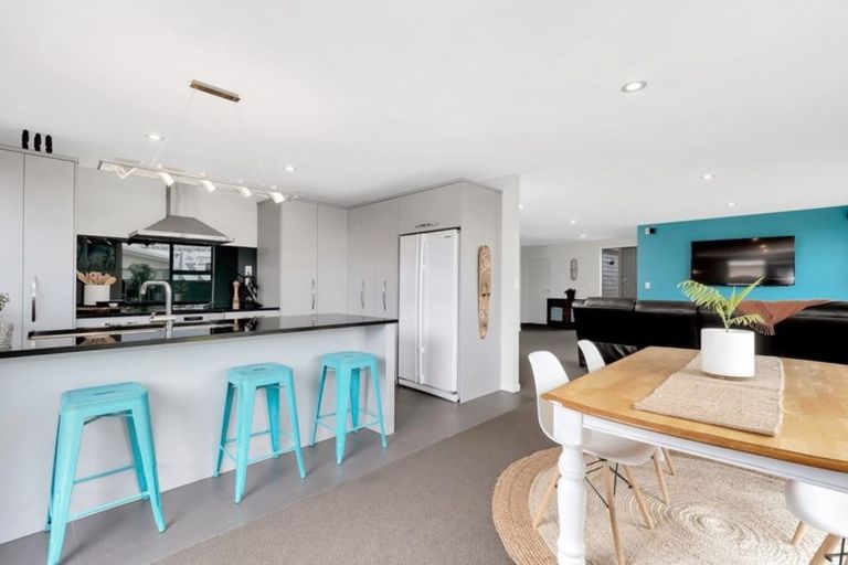 Photo of property in 11 Coutts Street, Papamoa Beach, Papamoa, 3118