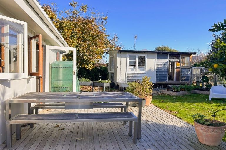 Photo of property in 21 Grove Road, Haumoana, 4102