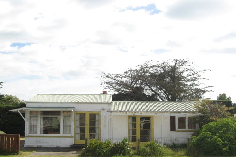 Photo of property in 16 Cross Street, Waikuku Beach, 7473