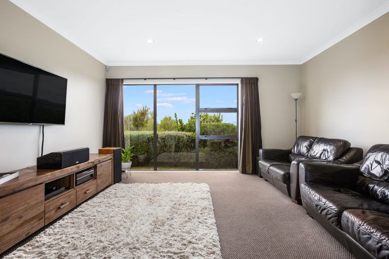 Photo of property in 102 Te Puia Drive, Aotea, Porirua, 5024