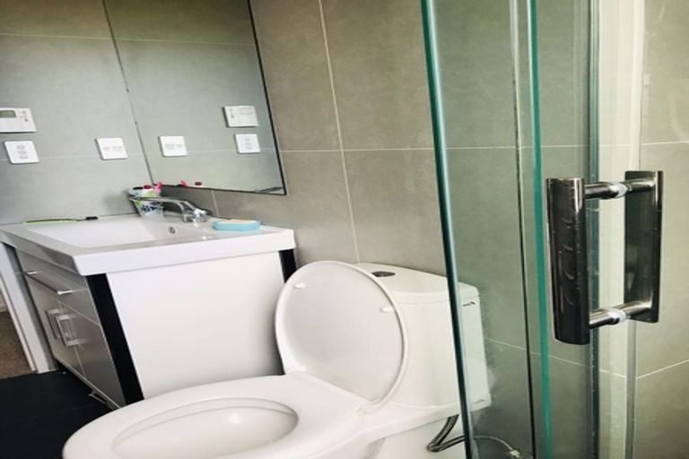 Photo of property in 20b Jellicoe Road, Murrays Bay, Auckland, 0630