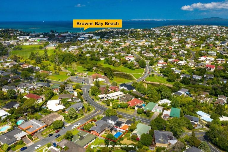 Photo of property in 4 King Richard Place, Browns Bay, Auckland, 0630