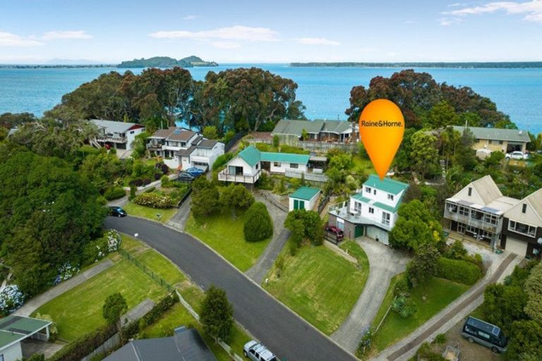 Photo of property in 12 Moana Drive, Tanners Point, Katikati, 3177