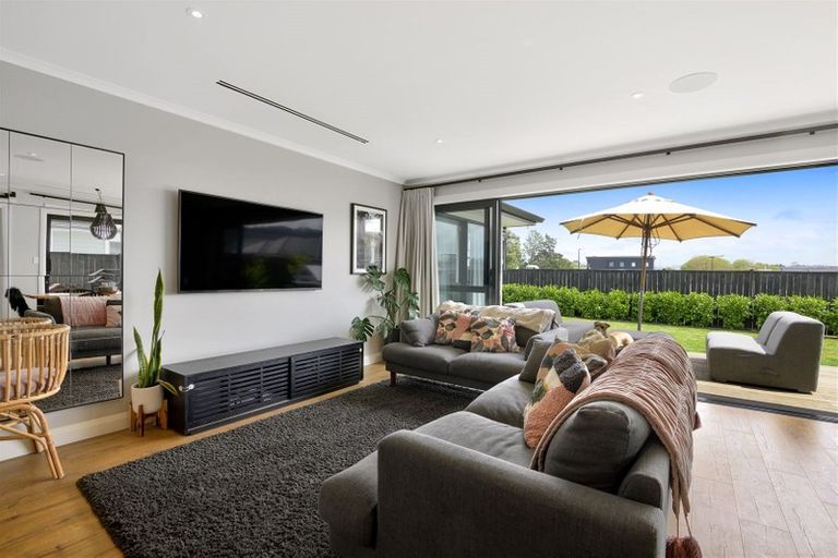 Photo of property in 9 Kauri Grove Drive, Kumeu, 0810