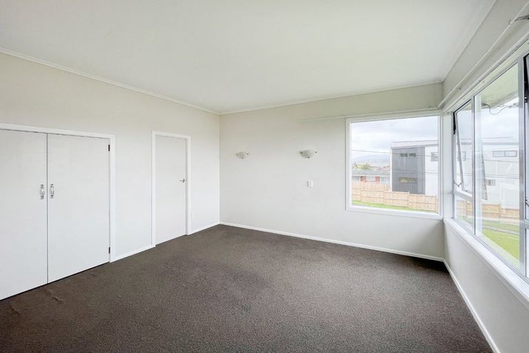 Photo of property in 6 Newington Road, Henderson, Auckland, 0612