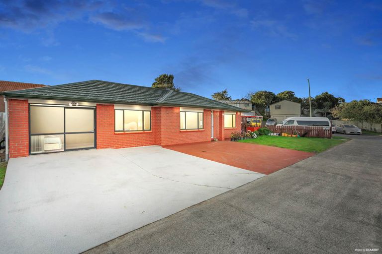 Photo of property in 84 Robert Skelton Place, Clendon Park, Auckland, 2103