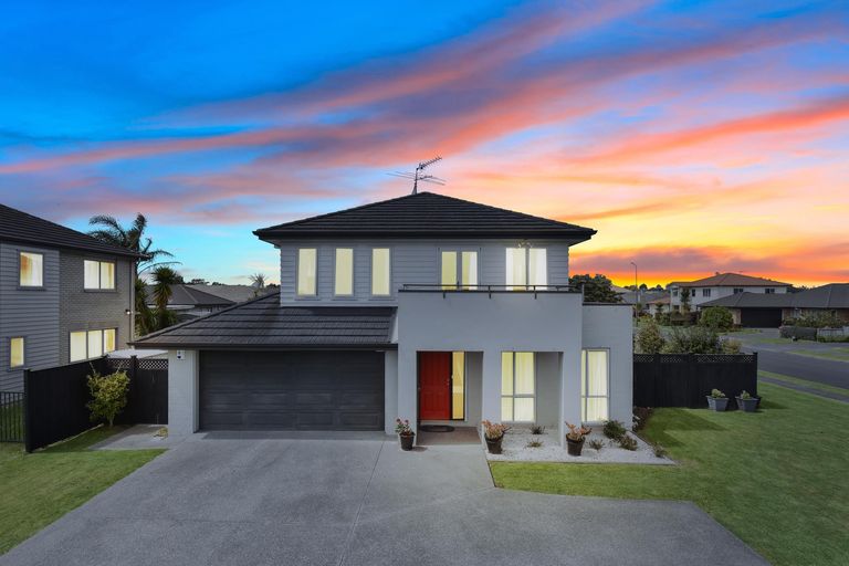 Photo of property in 21 Stranraer Crescent, Wattle Downs, Auckland, 2103
