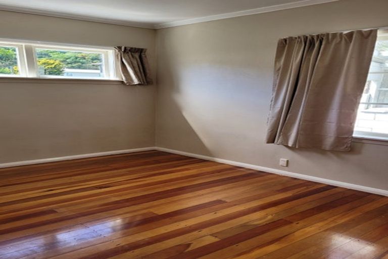 Photo of property in 2 Carleton Terrace, Tawa, Wellington, 5028