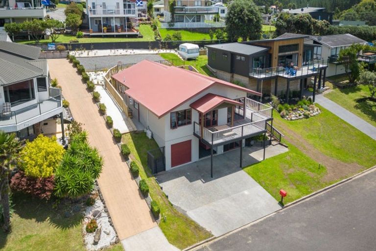 Photo of property in 208 Russell Bruce Place, Onemana, Whangamata, 3691