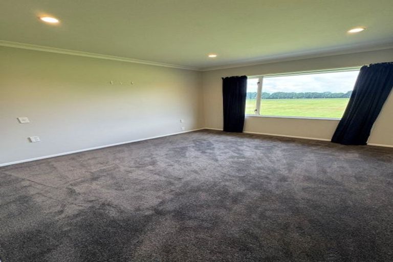 Photo of property in 2/281 Memorial Avenue, Burnside, Christchurch, 8053