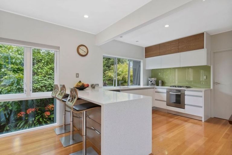 Photo of property in 20 Aberdeen Road, Campbells Bay, Auckland, 0620